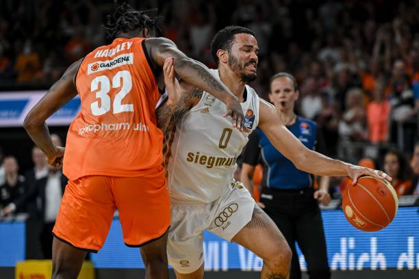 球员薪资以 球员薪资以