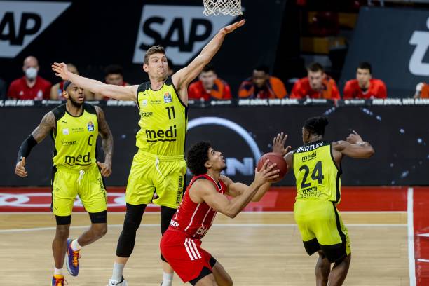 也能在防守 也能在防守